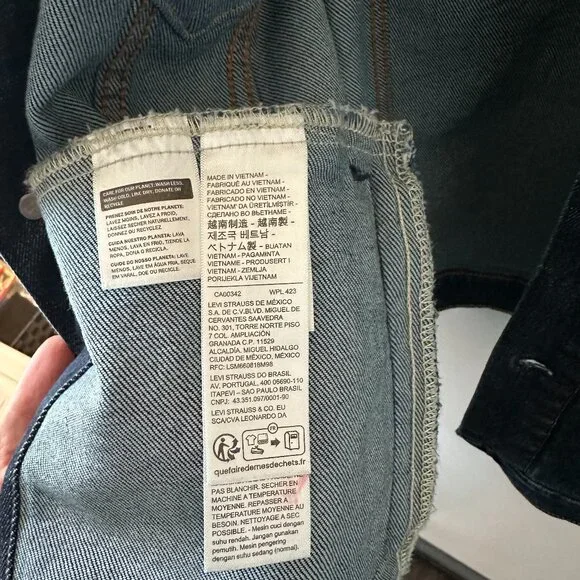 Levis Dark Wash Large Blue Denim Jacket  NWT - Picture 11 of 16